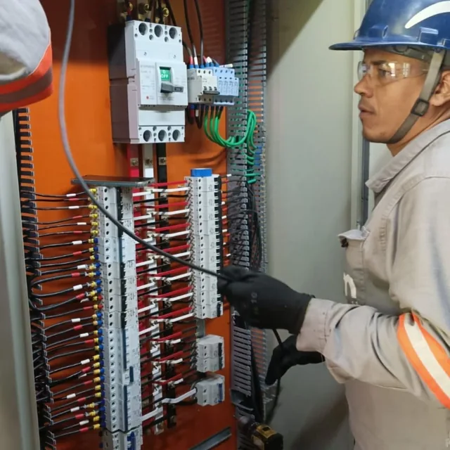 Montagem e adequação de quadro elétrico