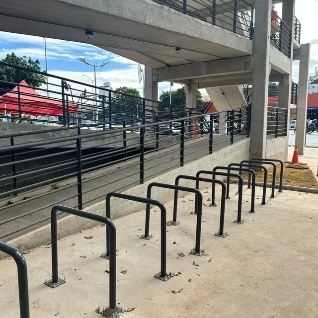 Instalação de paraciclos no acesso à estação