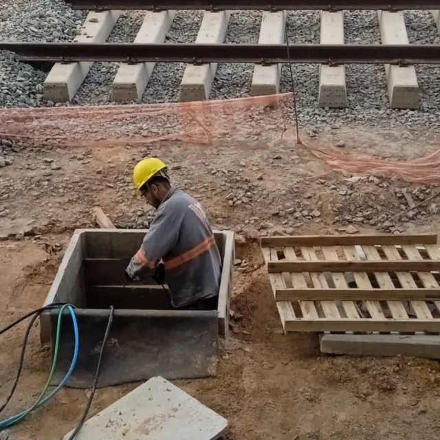 Infraestrutura elétrica subterrânea para equipamentos