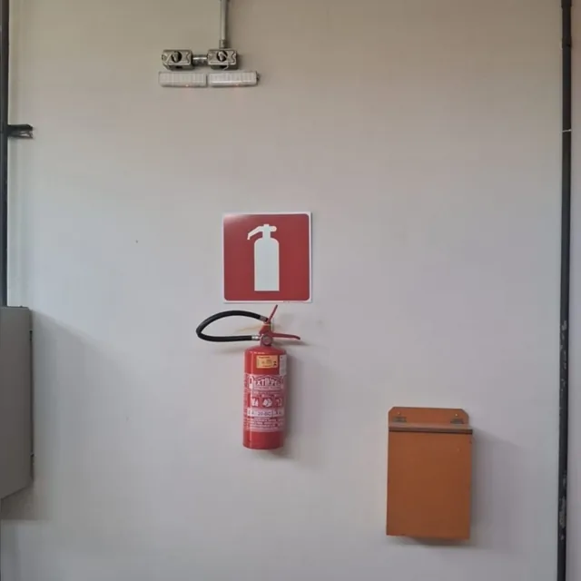 Iluminação de emergência e sinalização de segurança